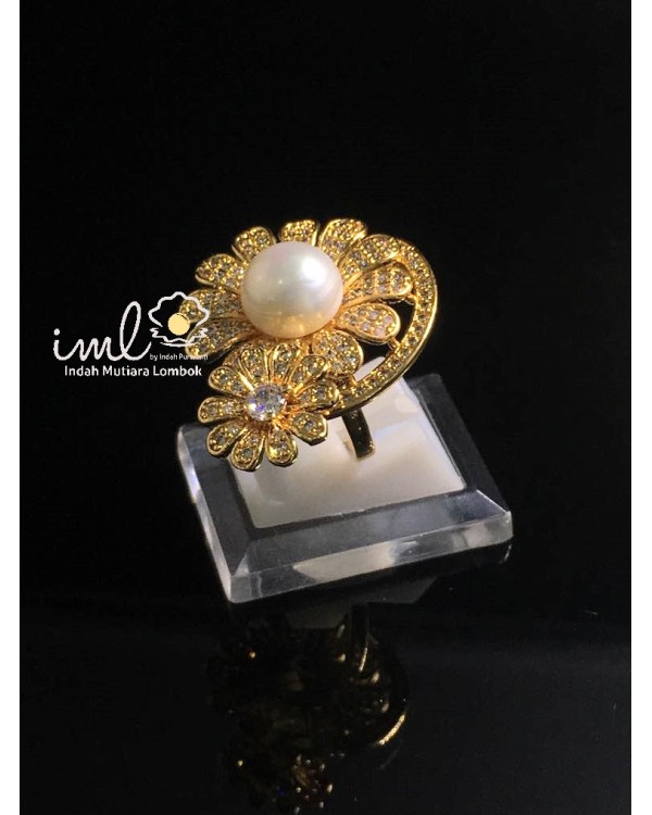 LUXURIOUS RING FRESWATER PEARL