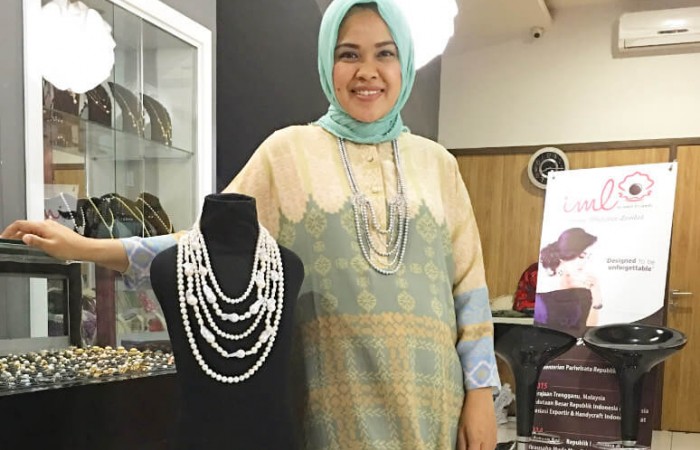 Indah Purwanti Ningsih: Jalankan Bisnis Perhiasan Mutiara dengan Desain Multifungsi