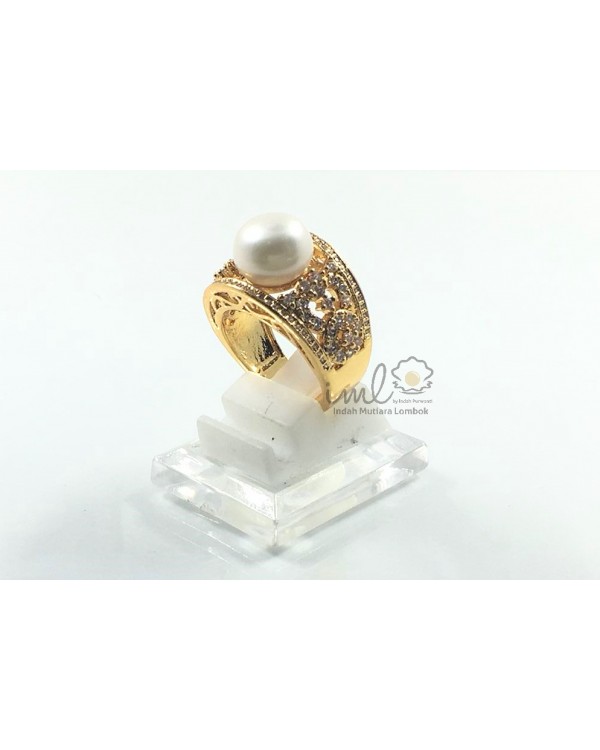 LUXURIOUS RING FRESWATER PEARL